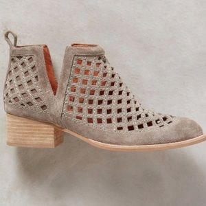 Jeffrey Campbell Women’s Taggart Steel Grey Suede Booties